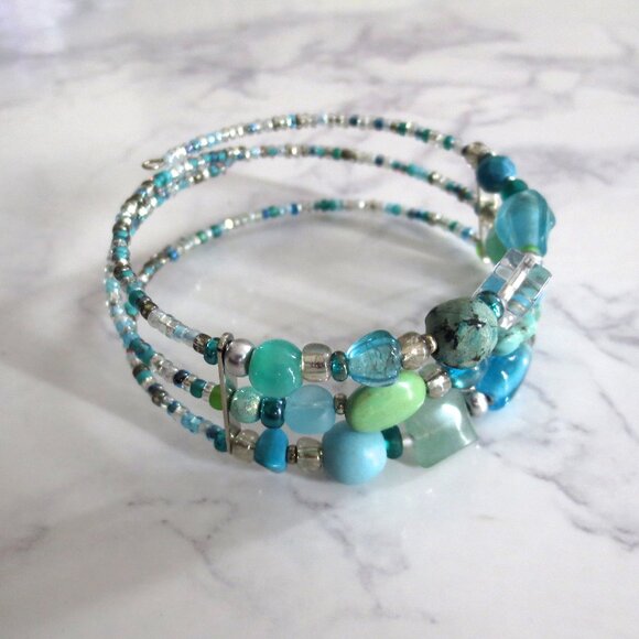 NWOT Artisan Handmade Turquoise Blue Adjustable Comfortable Stretch Bracelet - Picture 1 of 4